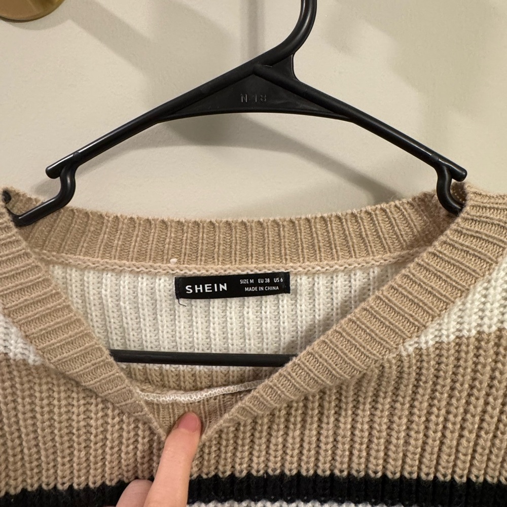 Cropped Sweater - Picture 2 of 3